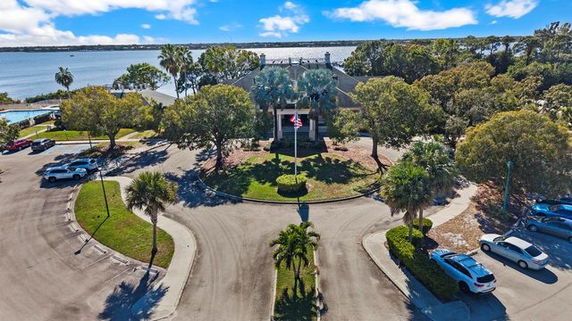 3198 SE Carrick Green Court, Port St. Lucie, FL 34952