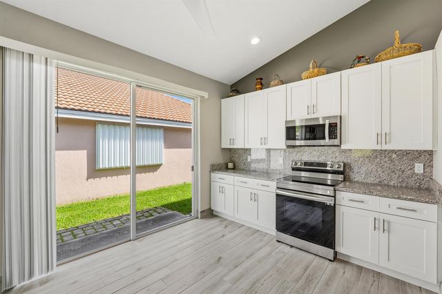3198 SE Carrick Green Court, Port St. Lucie, FL 34952