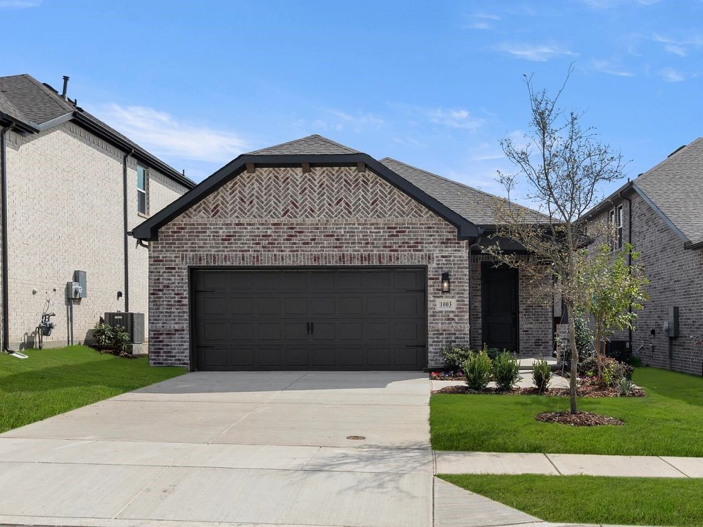 5941 Laurel Lake Lane, Pilot Point, TX 76258