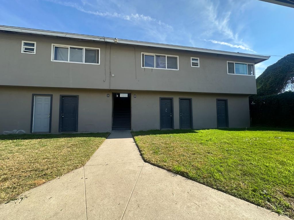 Image 2 of property listing at 422 N Glenn Avenue, Fresno, CA 93701