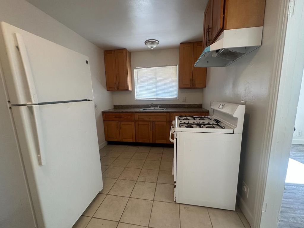 Image 4 of property listing at 422 N Glenn Avenue, Fresno, CA 93701