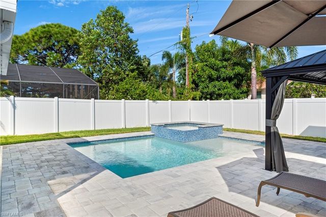 543 107th AVE N, Naples, FL 34108