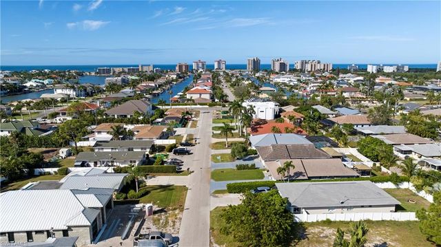 543 107th AVE N, Naples, FL 34108