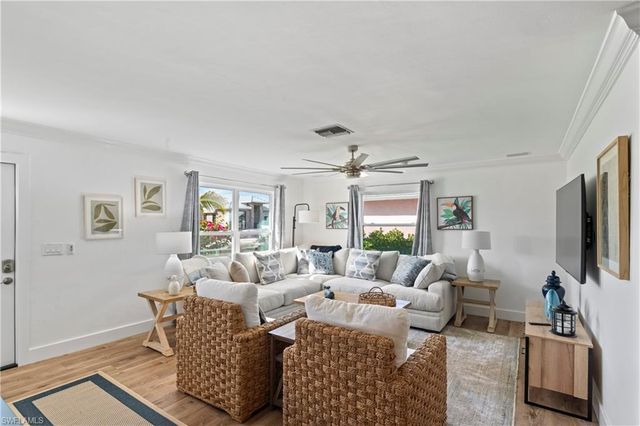 543 107th AVE N, Naples, FL 34108