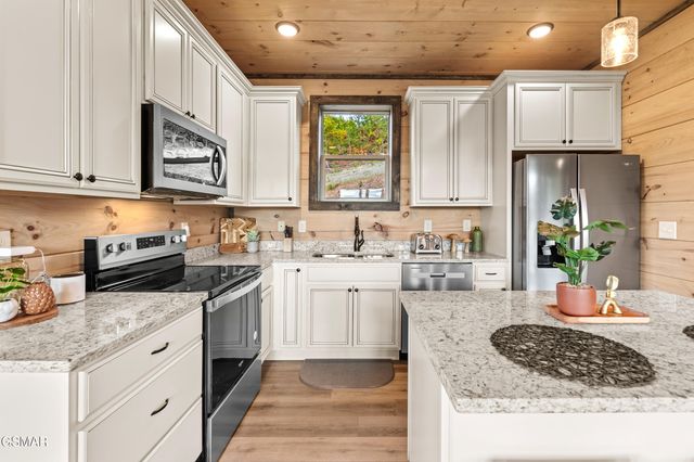 2129 Rabbit Point Way, Sevierville, TN 37876
