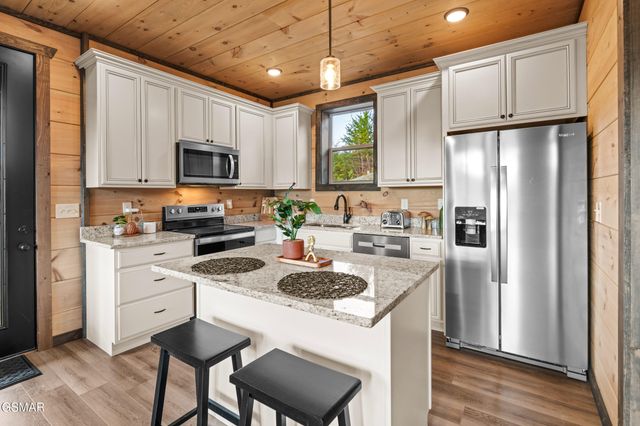 2129 Rabbit Point Way, Sevierville, TN 37876
