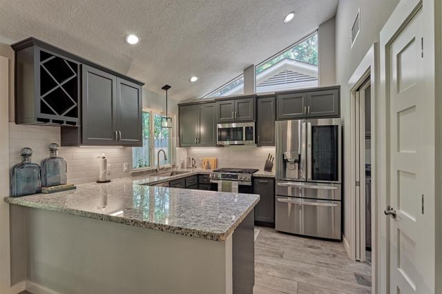 30 E Lance Leaf Road, The Woodlands, TX 77381