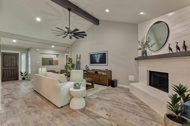 30 E Lance Leaf Road, The Woodlands, TX 77381