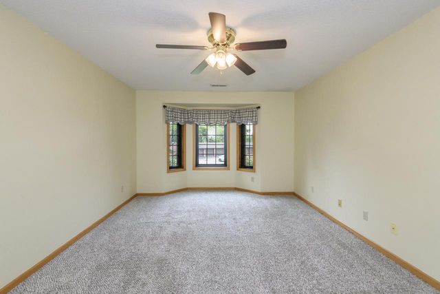 N58W23815 Hastings COURT #8, Sussex, WI 53089