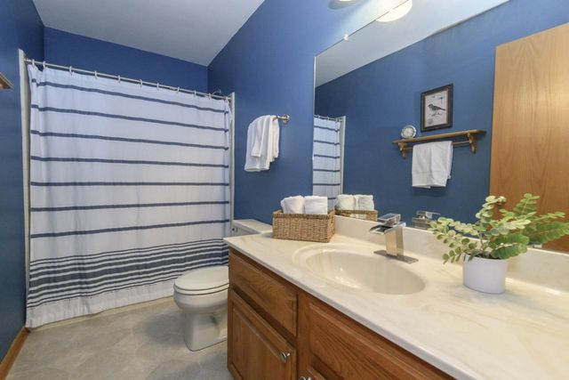 N58W23815 Hastings COURT #8, Sussex, WI 53089