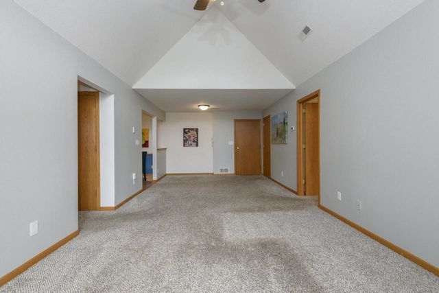 N58W23815 Hastings COURT #8, Sussex, WI 53089