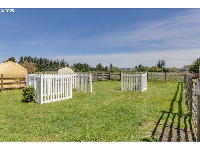 28015 CROSSLEY Ln, Eugene, OR 97402