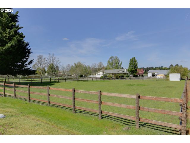 28015 CROSSLEY Ln, Eugene, OR 97402