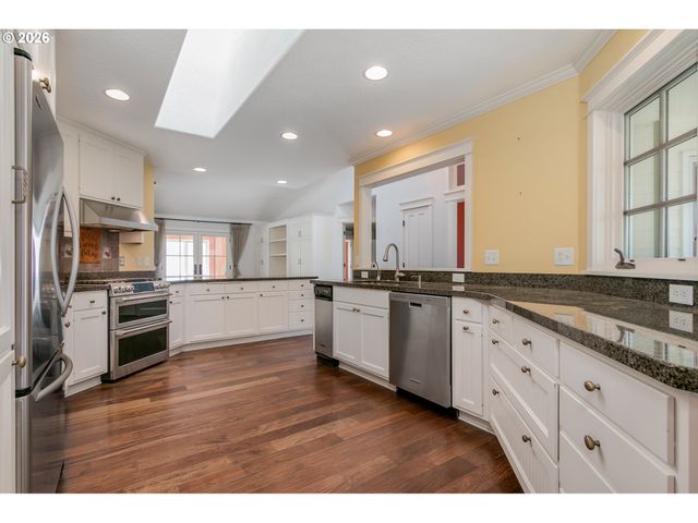 28015 CROSSLEY Ln, Eugene, OR 97402