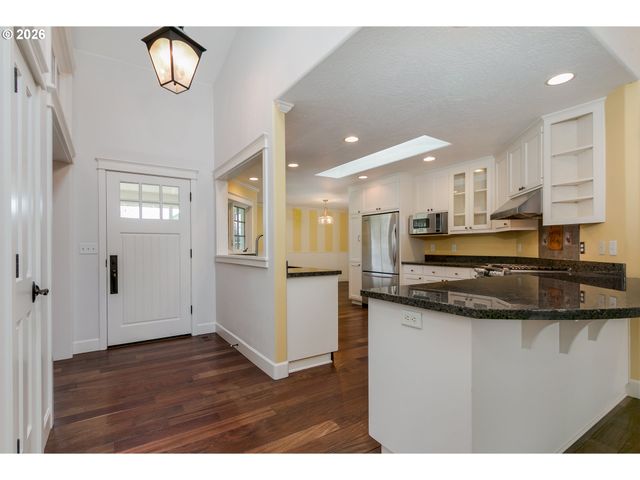 28015 CROSSLEY Ln, Eugene, OR 97402