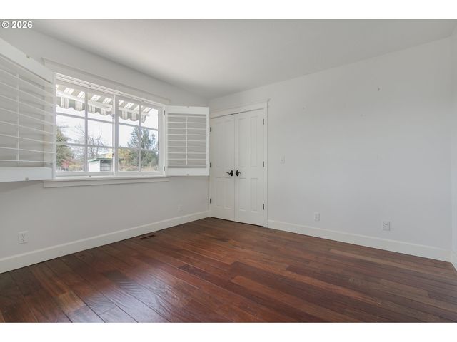 28015 CROSSLEY Ln, Eugene, OR 97402