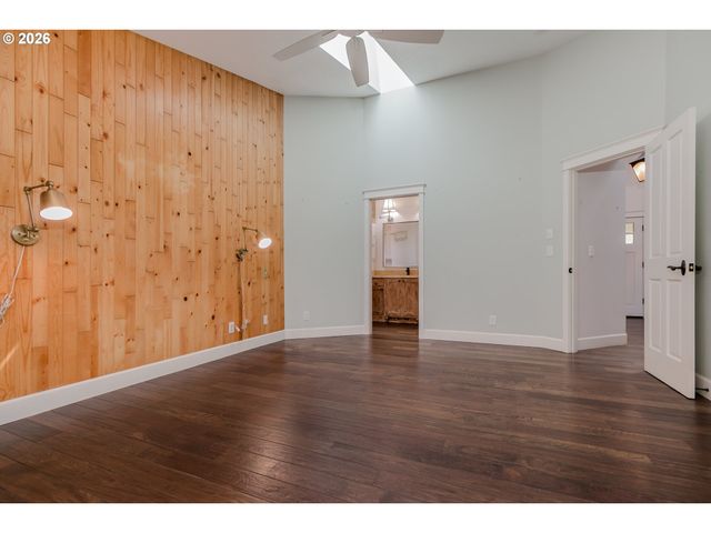 28015 CROSSLEY Ln, Eugene, OR 97402