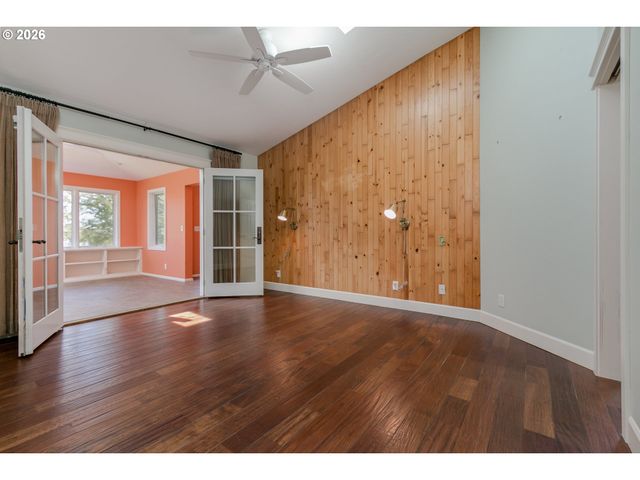 28015 CROSSLEY Ln, Eugene, OR 97402