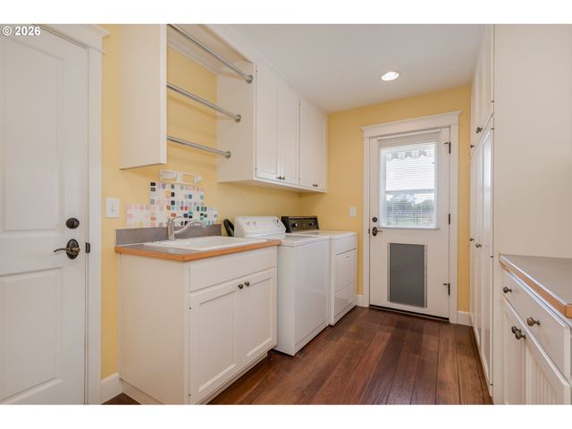 28015 CROSSLEY Ln, Eugene, OR 97402