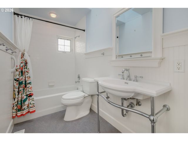 28015 CROSSLEY Ln, Eugene, OR 97402