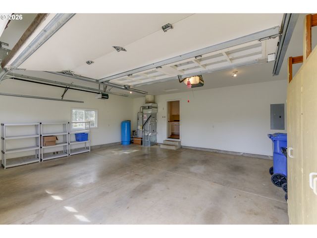 28015 CROSSLEY Ln, Eugene, OR 97402