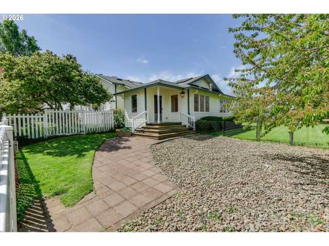 28015 CROSSLEY Ln, Eugene, OR 97402