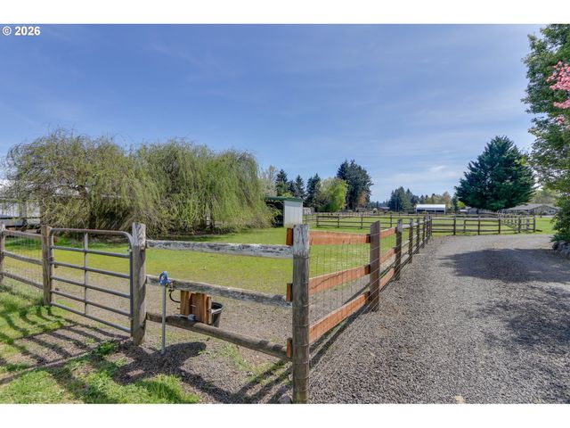 28015 CROSSLEY Ln, Eugene, OR 97402