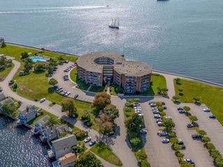 1316 Capella South Way 1316, Newport, RI 02840