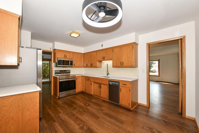 5152 Maplewood DRIVE, Greendale, WI 53129