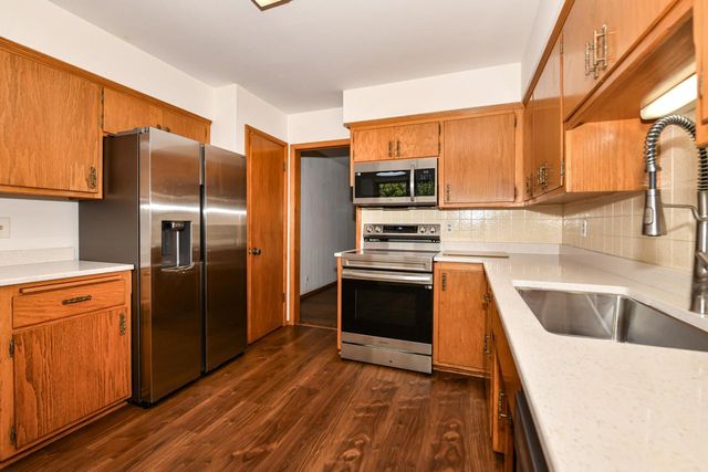 5152 Maplewood DRIVE, Greendale, WI 53129