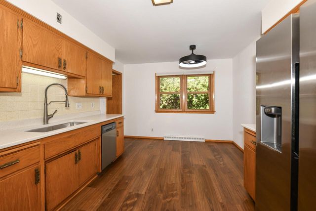5152 Maplewood DRIVE, Greendale, WI 53129