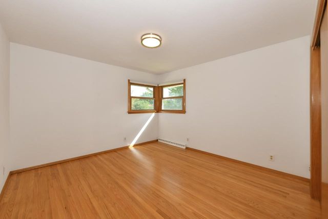 5152 Maplewood DRIVE, Greendale, WI 53129