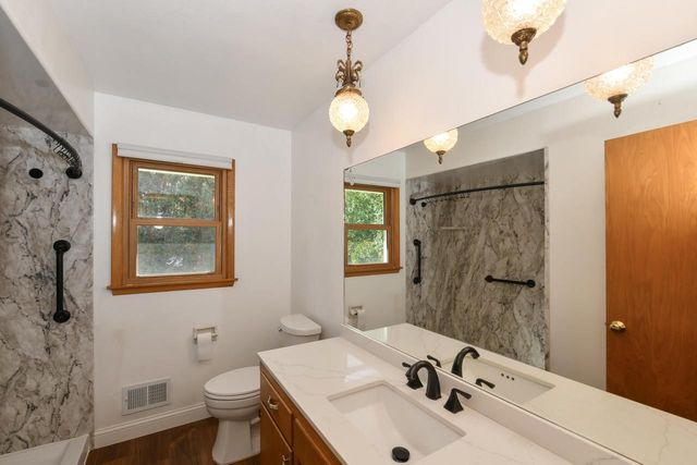 5152 Maplewood DRIVE, Greendale, WI 53129