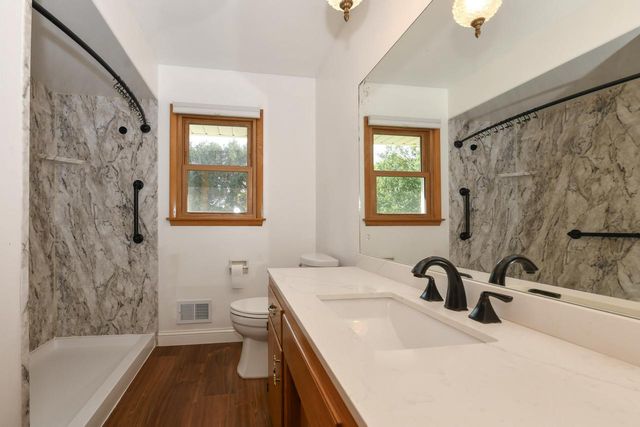 5152 Maplewood DRIVE, Greendale, WI 53129