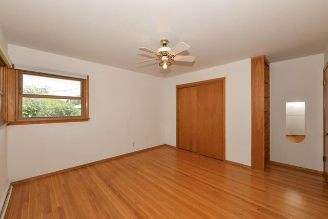 5152 Maplewood DRIVE, Greendale, WI 53129