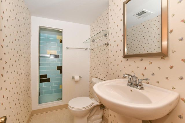 5152 Maplewood DRIVE, Greendale, WI 53129