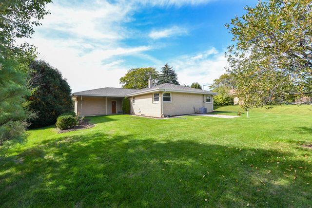 5152 Maplewood DRIVE, Greendale, WI 53129