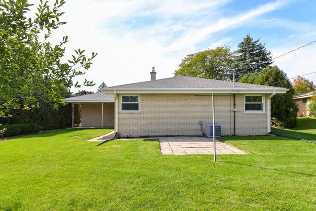5152 Maplewood DRIVE, Greendale, WI 53129