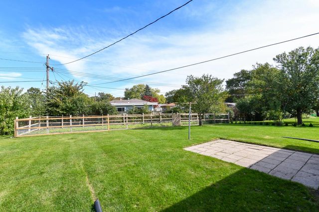 5152 Maplewood DRIVE, Greendale, WI 53129