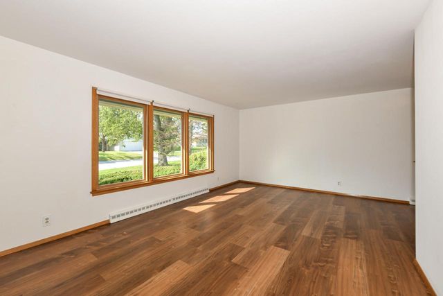 5152 Maplewood DRIVE, Greendale, WI 53129