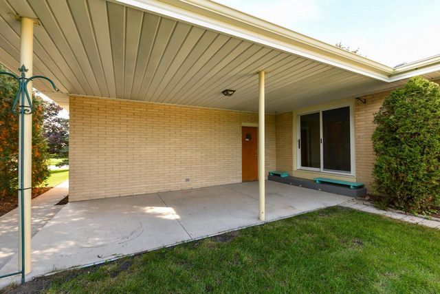 5152 Maplewood DRIVE, Greendale, WI 53129
