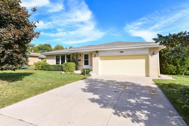 5152 Maplewood DRIVE, Greendale, WI 53129
