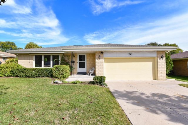 5152 Maplewood DRIVE, Greendale, WI 53129