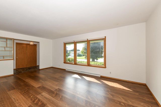 5152 Maplewood DRIVE, Greendale, WI 53129