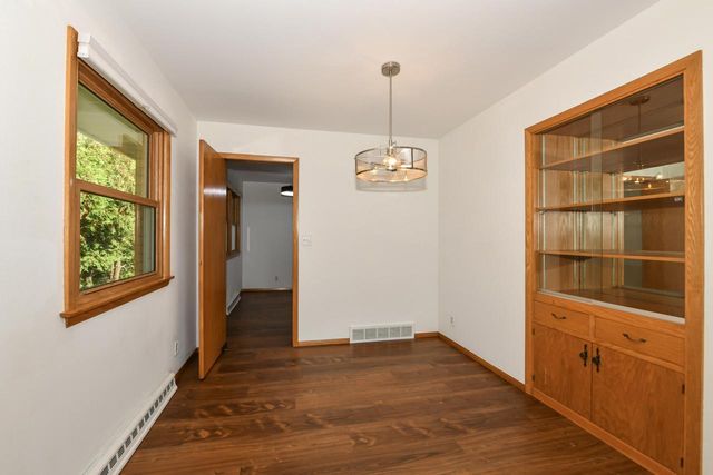 5152 Maplewood DRIVE, Greendale, WI 53129