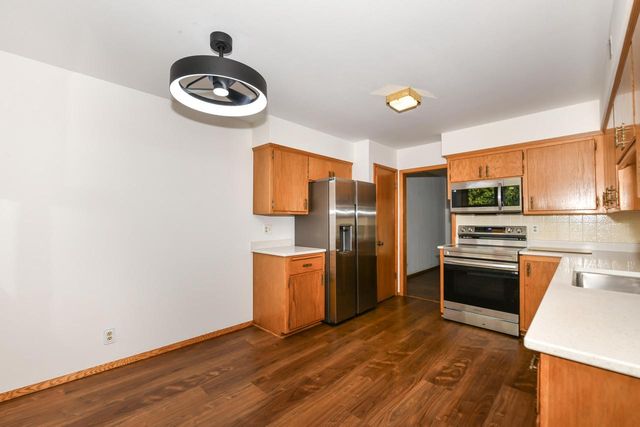 5152 Maplewood DRIVE, Greendale, WI 53129
