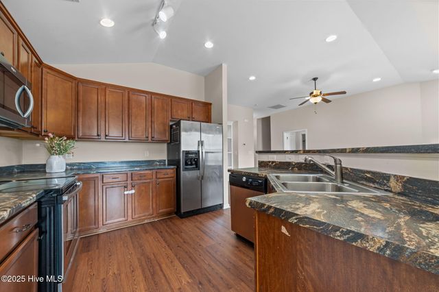 3661 Thornbrook Drive, Greenville, NC 27834