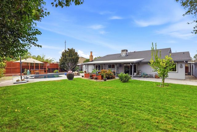 8961 Van Gogh Cir, Fair Oaks, CA 95628