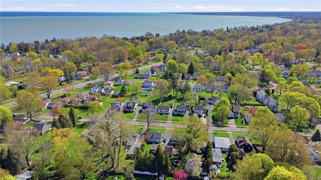 168 Frontenac, Irondequoit, NY 14617