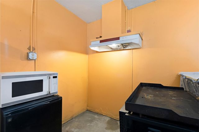 1309 S Franklin Avenue, Cleveland, TX 77327